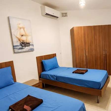 Spacious And Cozzy Flat- Ac's In The Bedrooms C2 Διαμέρισμα Msida